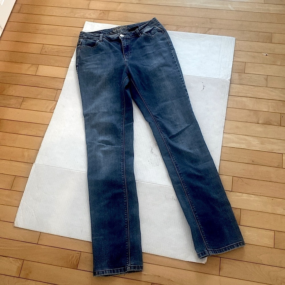 BUFFALO, David Bitton Straight Leg mid rise Jeans 8 / 32
